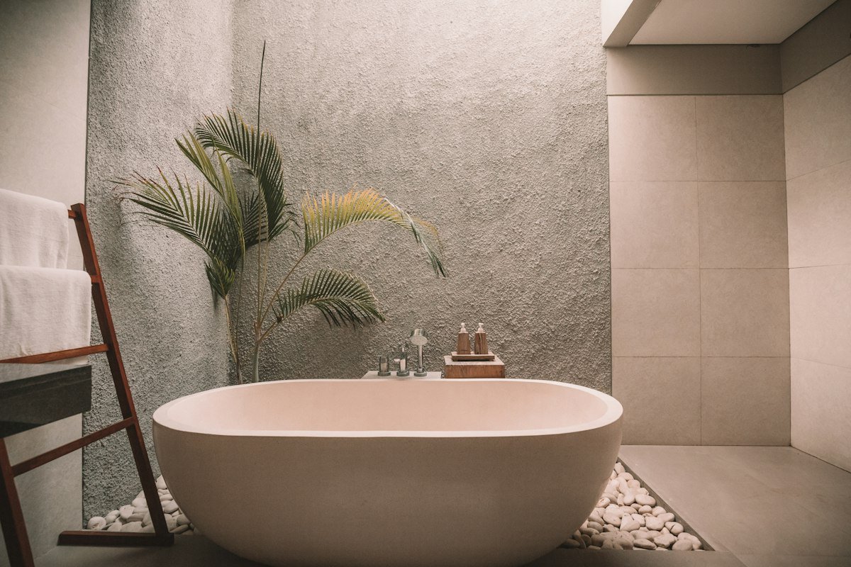 The Bloom spa room in Bahria Town — a stone soaking bath, fresh towels and soft natural light